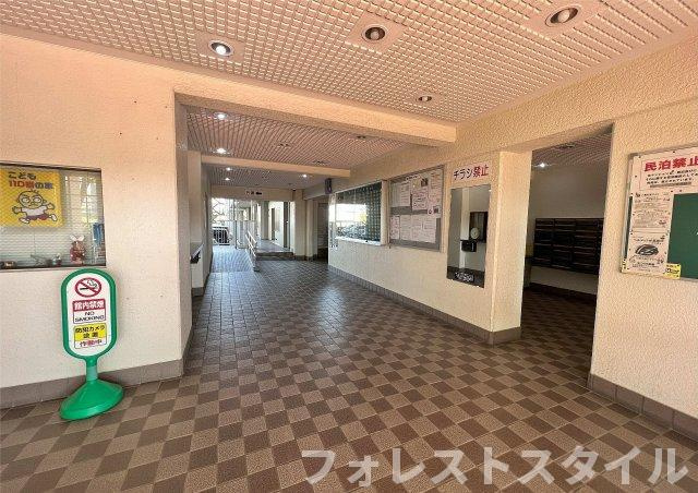 守口ハイライフA棟のエントランス