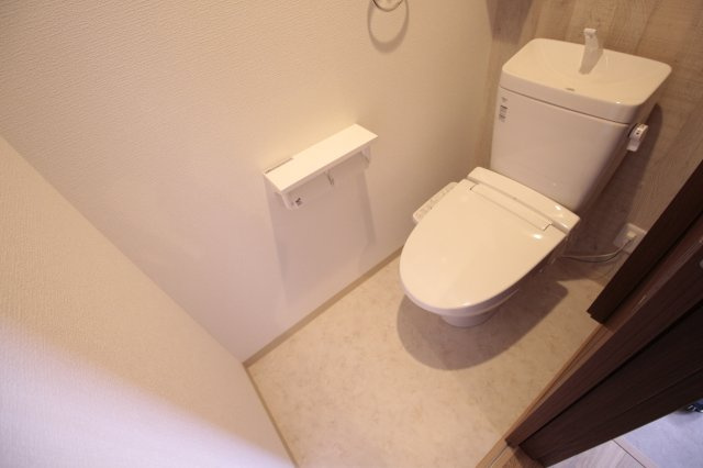 【トイレ】 | AQUE19 | 落ち着いた色調のトイレです