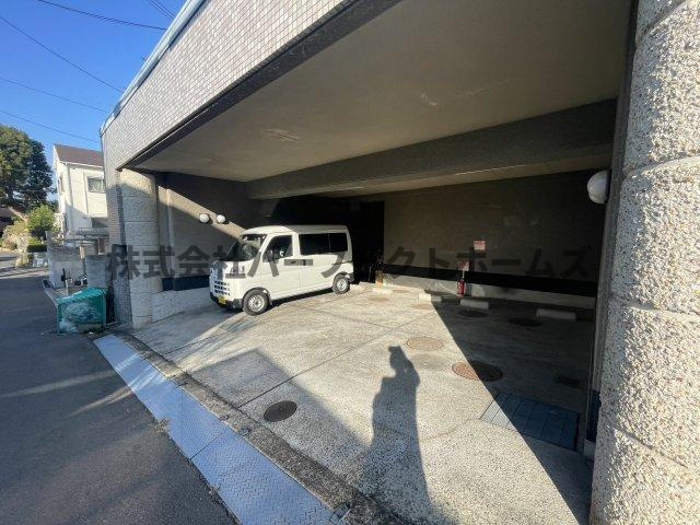 グランパティオ山之手の駐車場|車をお持ちの方に嬉しい駐車場付きの物件です