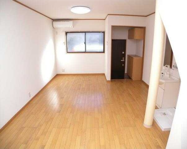 富士見町Ａ邸貸家の居間・リビング