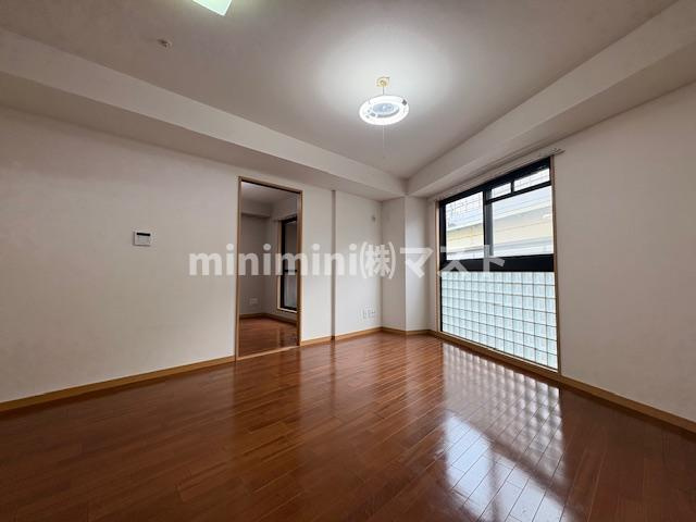 富士プラザ九条のロビー