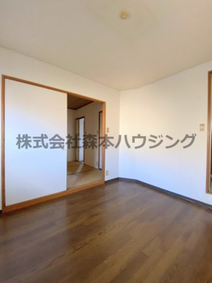 【居間・リビング】 | 　香里北ハイツ | ゆったり過ごせる居間です