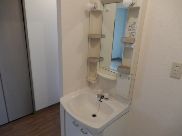 キャピタルコンフォール加古川　C棟の洗面所