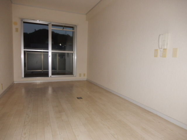 インタービレッジ青山三番館の居間・リビング