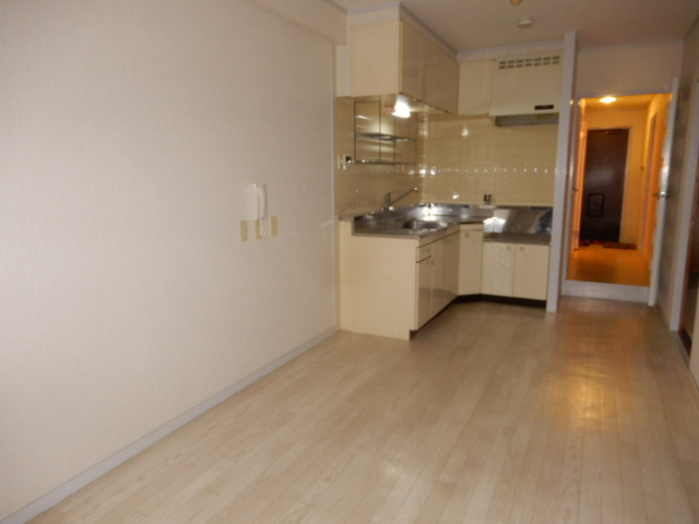 インタービレッジ青山三番館の居間・リビング