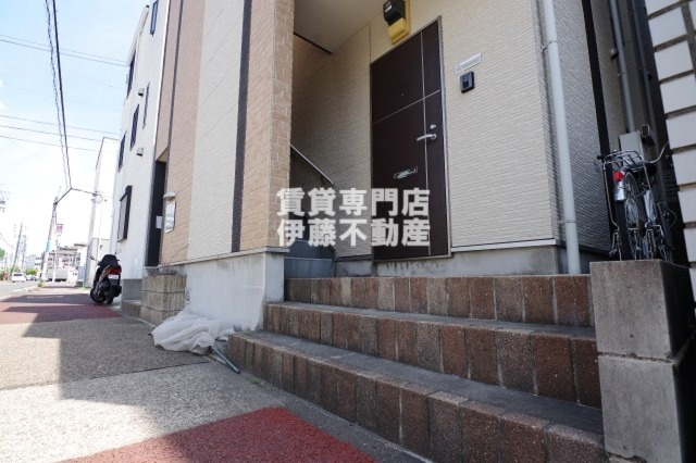 ヒルズ黒川のエントランス