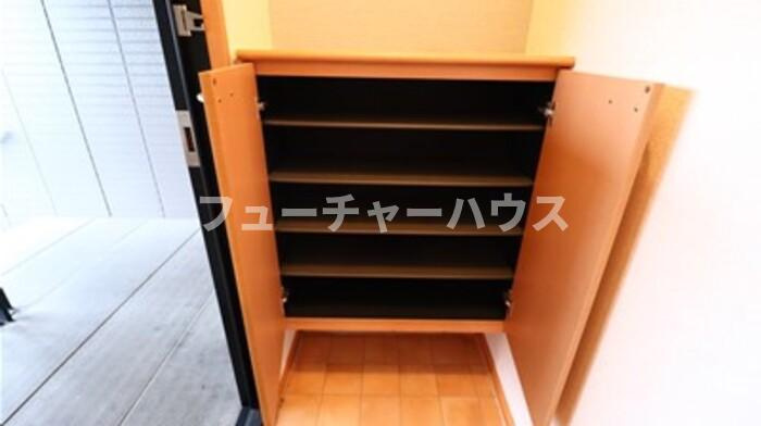 タントミール　Ａの玄関