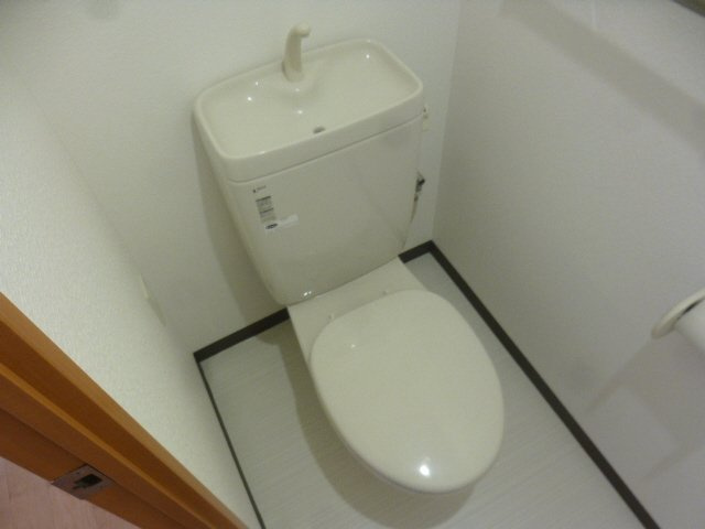 姫路市城北新町３丁目の賃貸マンションのトイレ