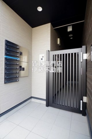 プランドール平安通のエントランス