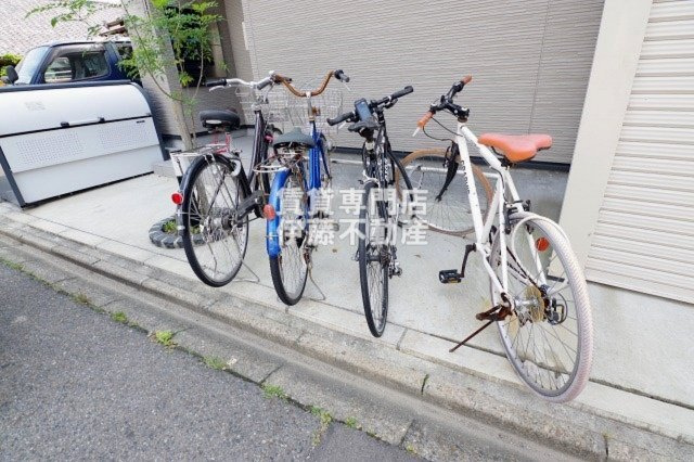 プランドール平安通の駐車場