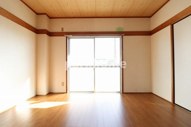 サンハイツの洋室|ゆったりした洋室です