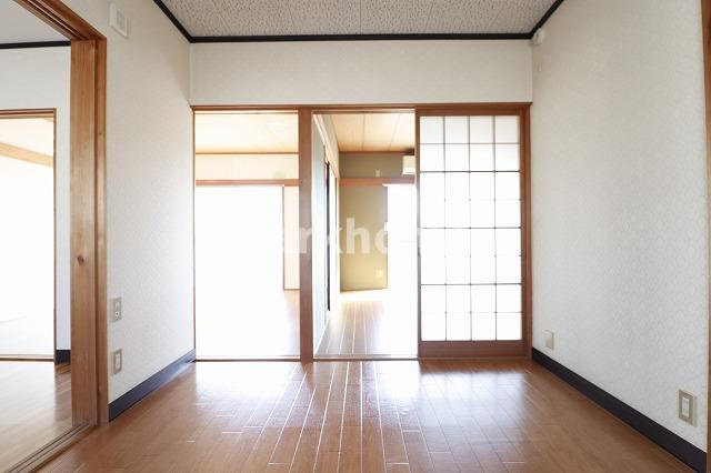 サンハイツの内装|明るい色調の室内です