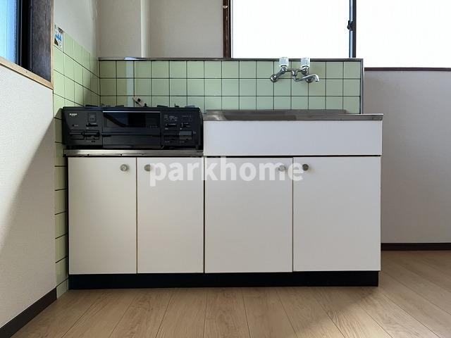 ハイツサンルートのキッチン|コンパクトなキッチンで掃除もラクラク