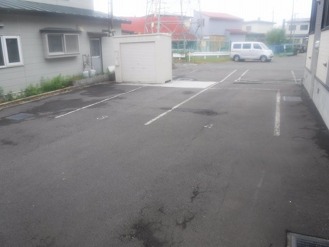 レオパレスガナールの駐車場