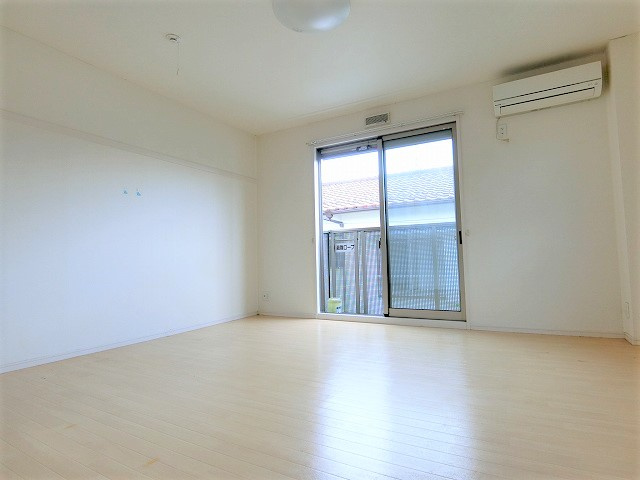 Acorn&Sunflowerの居間・リビング|同建物別部屋写真