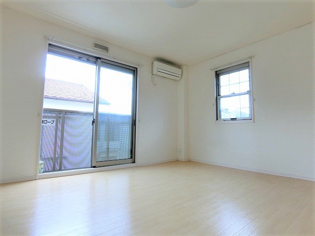 Acorn&Sunflowerの居間・リビング|同建物別部屋写真