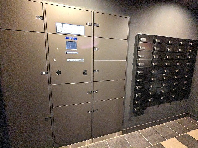 ザ・パークハビオ根岸三丁目の設備|宅配BOXです