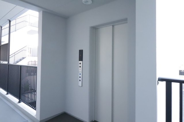 【その他共用部分】 | 【エレベーター】エレベーターは、建物の東端と中央の2か所にあり便利です！