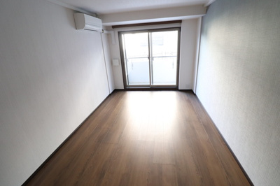 【居間・リビング】 | ヒルズ八尾本町 | こちらのリビングで趣味の時間をお楽しみください