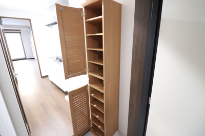 【玄関】 | ヒルズ八尾本町 | 収納もある玄関です