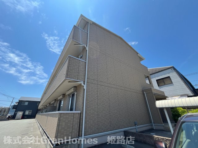 アバンセ１２１の外観
