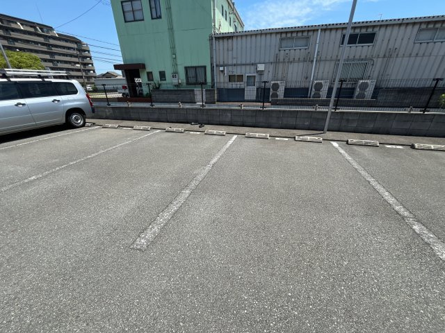 アバンセ１２１の駐車場