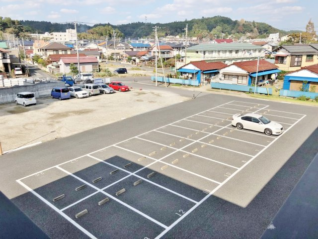 ウィンズコートの駐車場