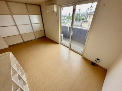 【寝室】 | ヴィラージュ