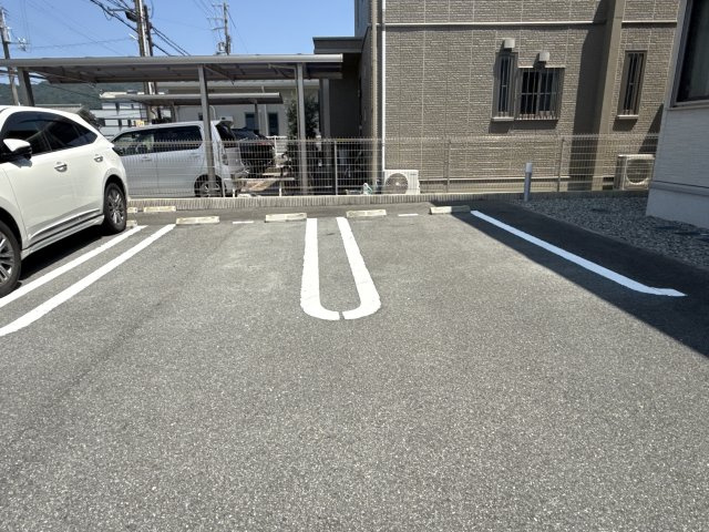 ラポールメゾンの駐車場