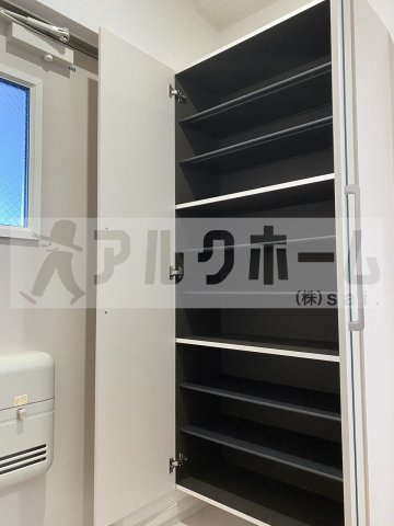 プランドール高安の玄関