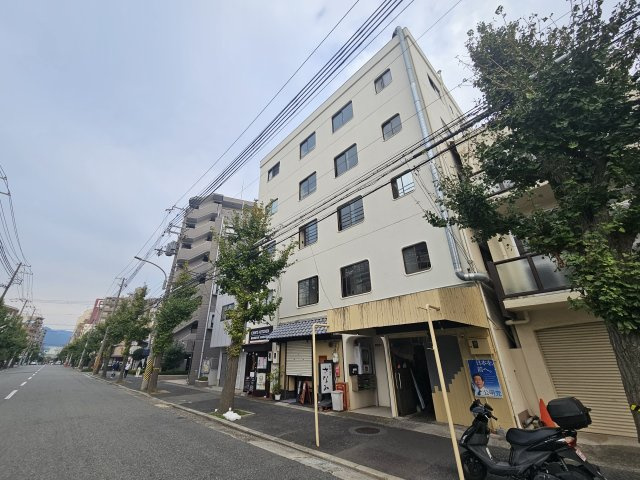 稗原マンションの外観