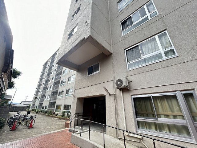 徒歩圏内に２沿線利用可能☆リフォーム済みにつき即入居可能☆東南角住戸☆西陣グランドハイツのエントランス|エントランス