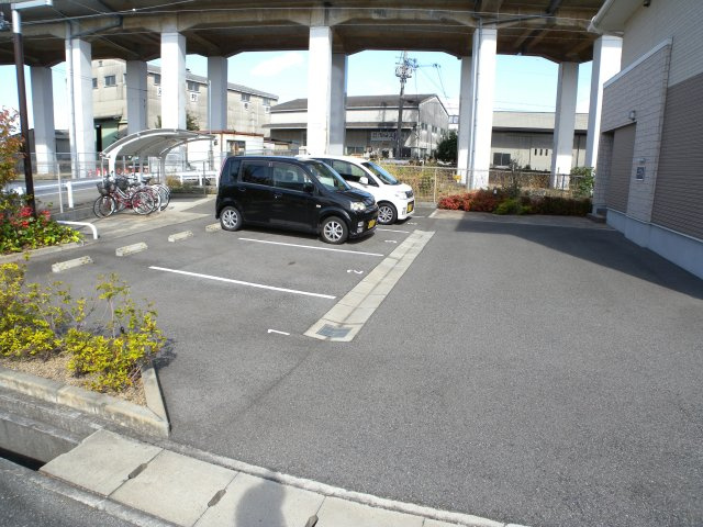 ユニベール神戸の駐車場