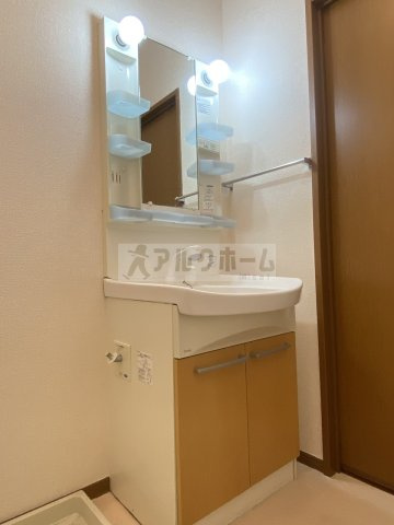 ヴィラージュC棟の独立洗面台