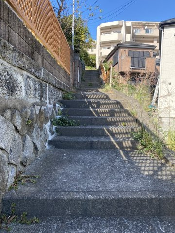 【 売主 】横浜市保土ヶ谷区桜ヶ丘2丁目　戸建の外観|階段接道