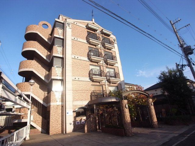 ドール魚崎の外観