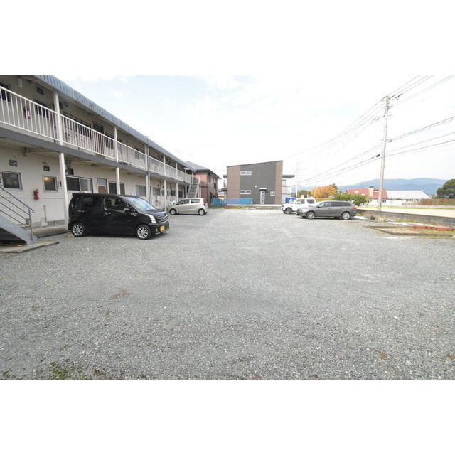 ハイツ平川の駐車場