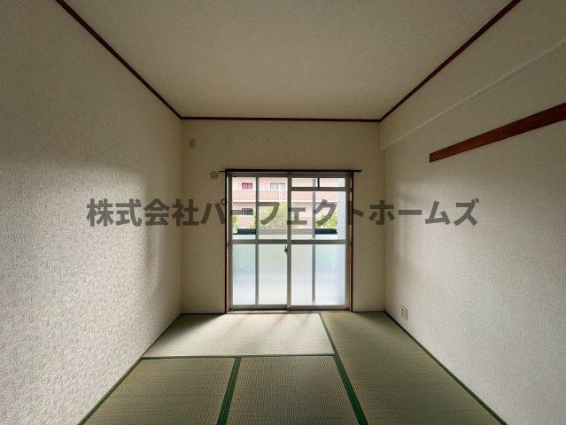 グランドヴィラ香里の和室|日本らしい落ち着いた雰囲気の和室です