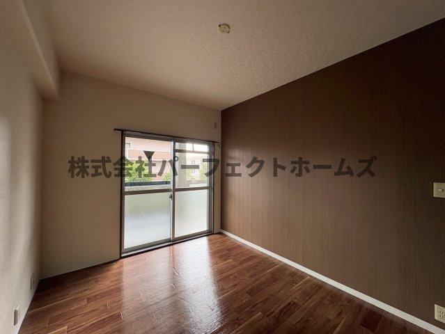 グランドヴィラ香里の居間・リビング|こちらのリビングで趣味の時間をお楽しみください