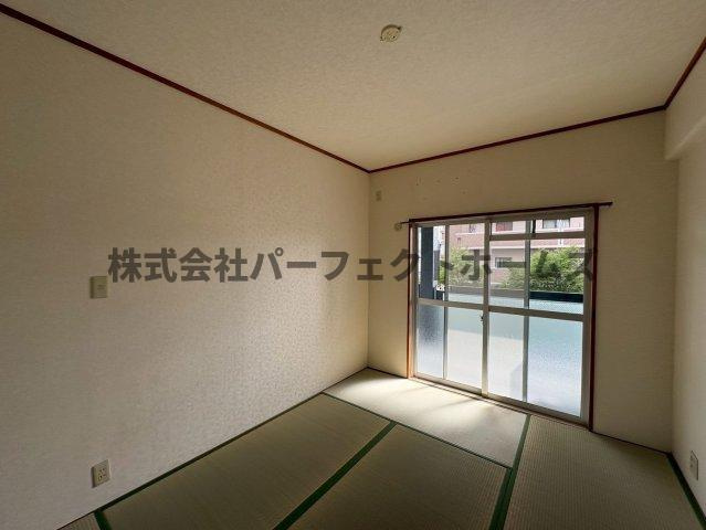 グランドヴィラ香里の和室|日本らしい落ち着いた雰囲気の和室です