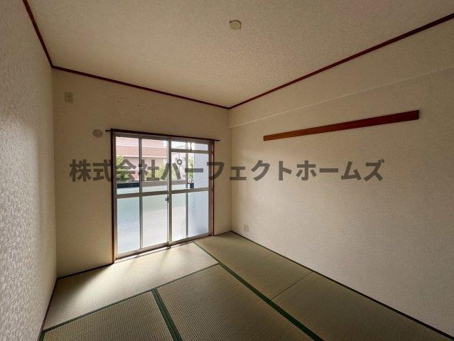 グランドヴィラ香里の和室|和室ならではの温かな和の空間で寛ぎの時間を過ごせます