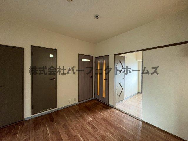 グランドヴィラ香里の居間・リビング|毎日通るロビーはこのようになっています