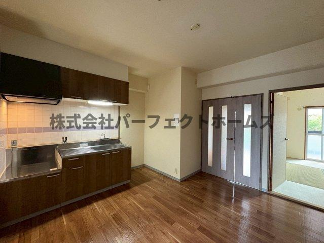 グランドヴィラ香里の居間・リビング|居間です