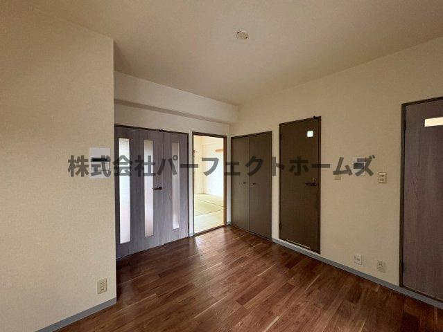 グランドヴィラ香里の居間・リビング|ゆったり過ごせるリビングです