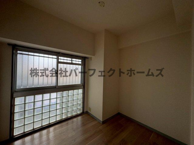 グランドヴィラ香里の居間・リビング|ゆったりとした居間です