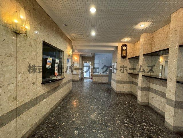 グランドヴィラ香里のロビー|ゆとりのあるロビーです