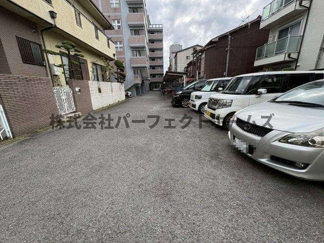 グランドヴィラ香里の駐車場