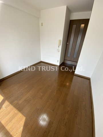 プレサンス天満の居間・リビング|こちらのリビングで趣味の時間をお楽しみください