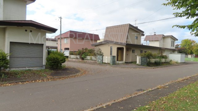 【前面道路含む現地写真】 | 北見市緑町中古住宅