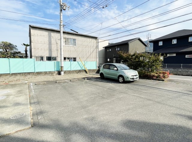 フィットセル城西の駐車場